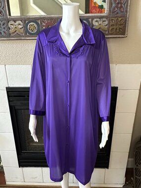 Vanity Fair Large Purple Satin Nightgown House Coat Robe Button Front vtg